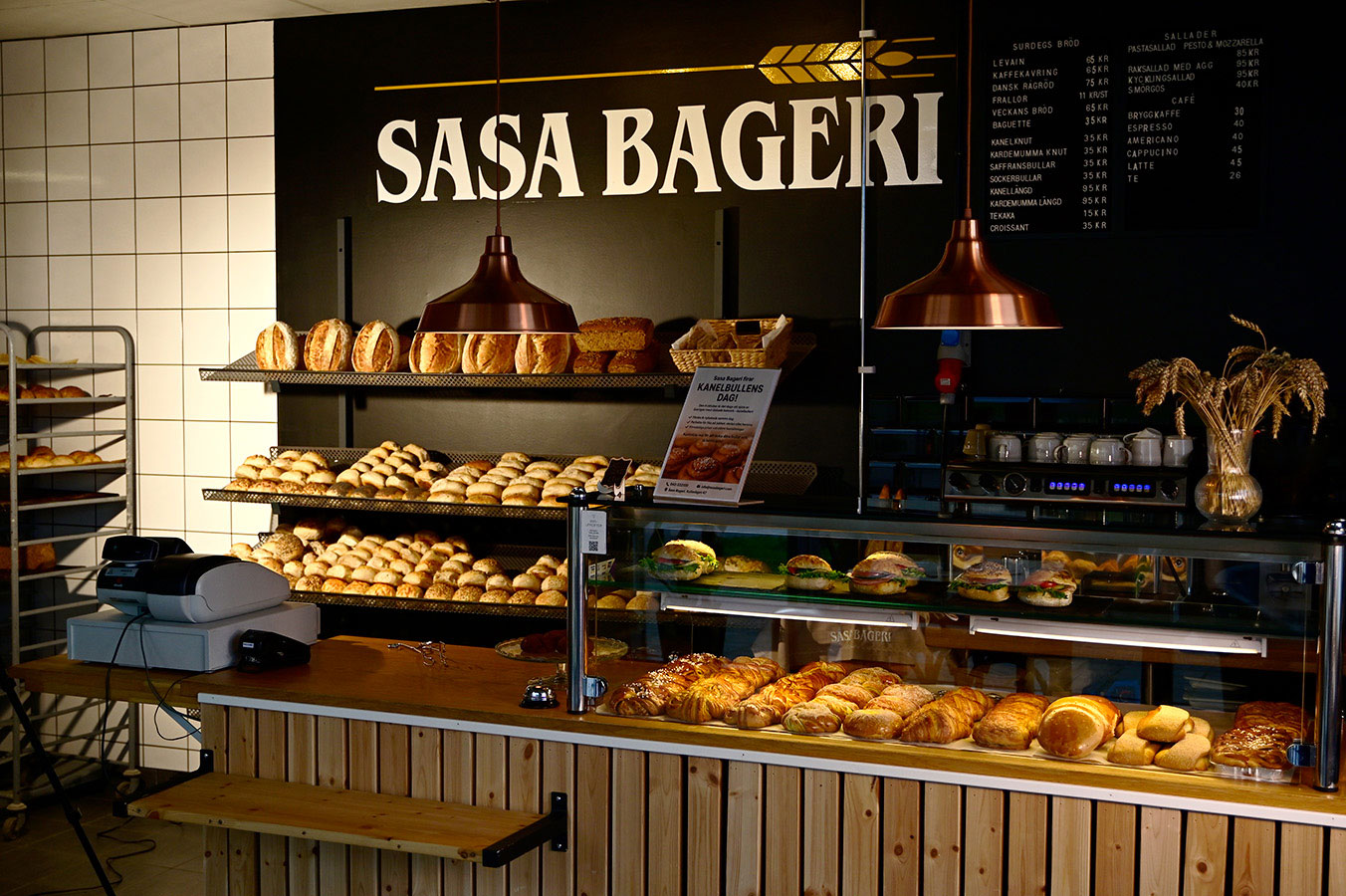 En bild av insidan av bageriet.